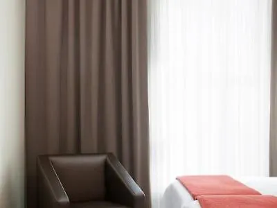 Hotel NH Barcelona Diagonal Center 3*,  España